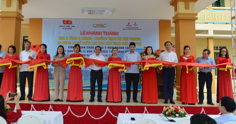 Petrovietnam/BSR trao tặng 4 công trình giáo dục, y tế với tổng trị giá 20 tỷ đồng Petrovietnam/BSR trao tặng 4 công trình giáo dục, y tế với tổng trị giá 20 tỷ đồng