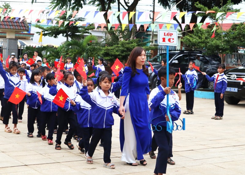 Tỉnh Lâm Đồng trao 200 suất học bổng tặng học sinh nghèo vào Lễ Khai giảng
