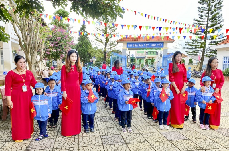 Tỉnh Lâm Đồng trao 200 suất học bổng tặng học sinh nghèo vào Lễ Khai giảng