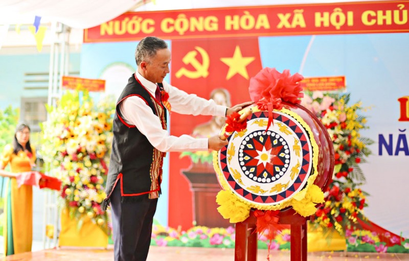 Tỉnh Lâm Đồng trao 200 suất học bổng tặng học sinh nghèo vào Lễ Khai giảng