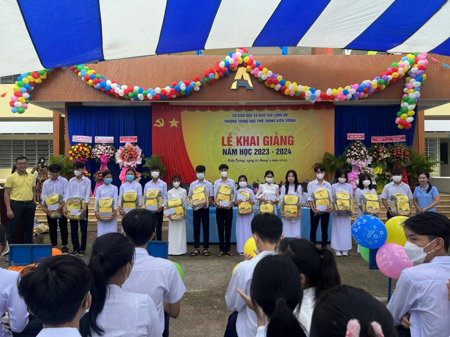 Tiếp tục hành trình nuôi hy vọng dưỡng tương lai cùng học bổng “Hạt ngọc mùa vàng” năm học 2023 - 2024