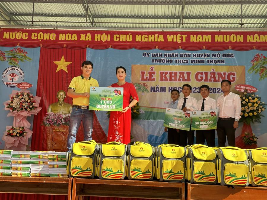Tiếp tục hành trình nuôi hy vọng dưỡng tương lai cùng học bổng “Hạt ngọc mùa vàng” năm học 2023 - 2024
