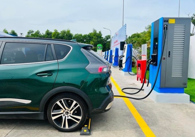 Chính phủ tiếp tục miễn lệ phí trước bạ ô tô điện đến hết năm 2030 