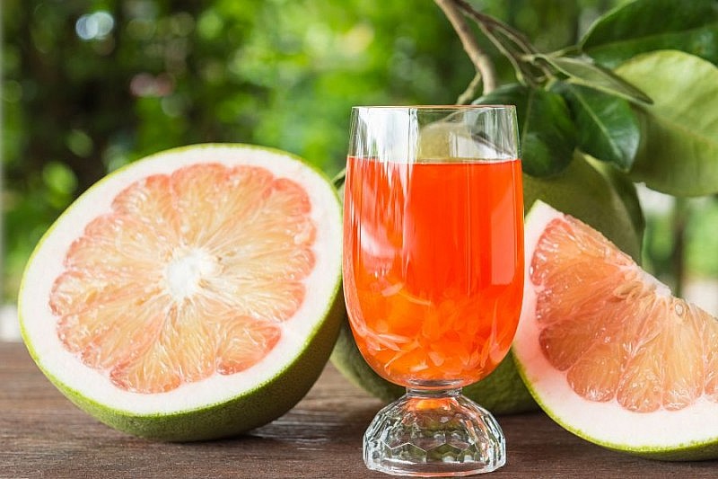 Uống nước ép bưởi Uống nước ép bưởi