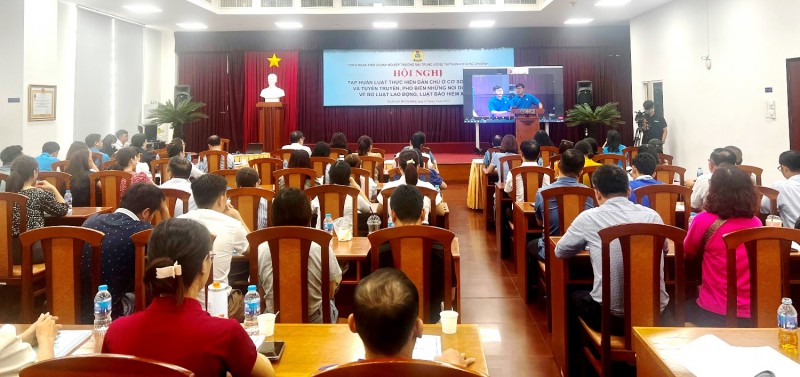 Công đoàn Khối Doanh nghiệp Thương mại Trung ương tại TP.HCM phổ biến Luật thực hiện dân chủ ở cơ sở Công đoàn Khối Doanh nghiệp Thương mại Trung ương tại TP.HCM phổ biến Luật thực hiện dân chủ ở cơ sở