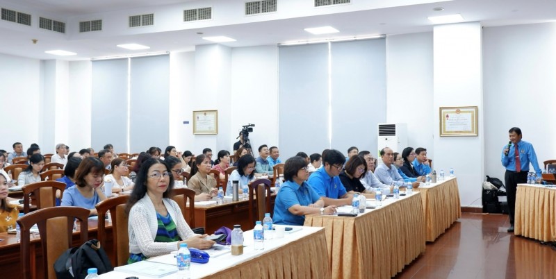 Công đoàn Khối Doanh nghiệp Thương mại Trung ương tại TP.HCM phổ biến Luật thực hiện dân chủ ở cơ sở Công đoàn Khối Doanh nghiệp Thương mại Trung ương tại TP.HCM phổ biến Luật thực hiện dân chủ ở cơ sở