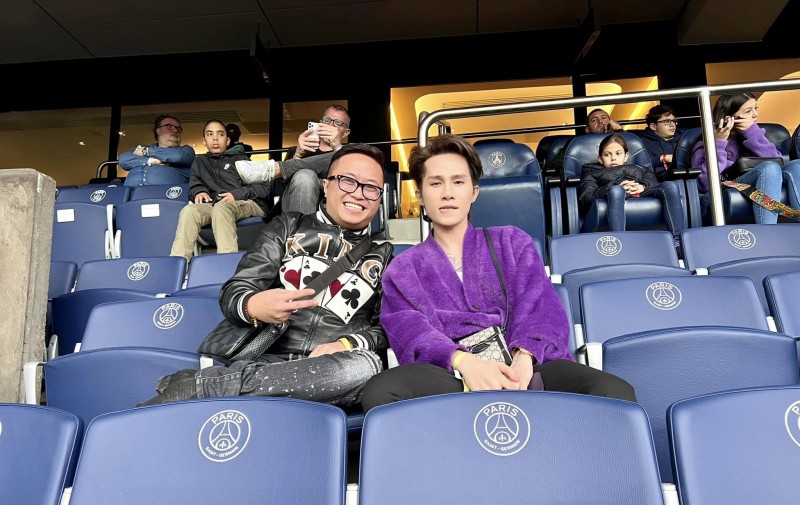 Cả hai đến sân Công viên các hoàng tử xem Messi thi đấu. Ảnh Facebook nhân vật Cả hai đến sân Công viên các hoàng tử xem Messi thi đấu. Ảnh Facebook nhân vật