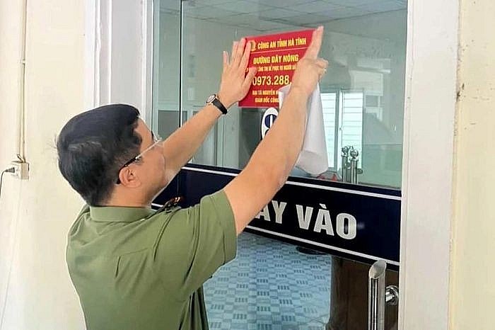 Đại tá Nguyễn Hồng Phong, Giám đốc Công an tỉnh Hà Tĩnh công khai số điện thoại cá nhân tiếp nhận thông tin phản ánh. Ảnh CACC Đại tá Nguyễn Hồng Phong, Giám đốc Công an tỉnh Hà Tĩnh công khai số điện thoại cá nhân tiếp nhận thông tin phản ánh. Ảnh CACC