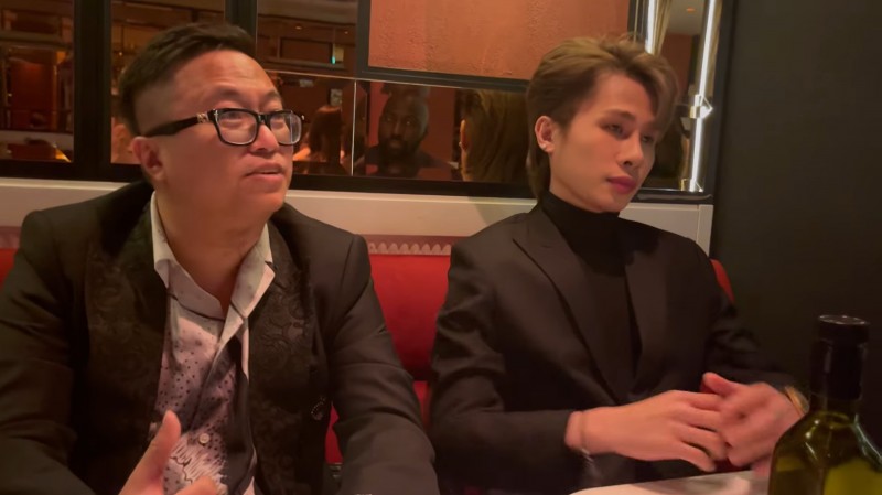 Cả hai chuẩn bị cho cuộc gặp siêu sao Messi. Ảnh chụp màn hình Cả hai chuẩn bị cho cuộc gặp siêu sao Messi. Ảnh chụp màn hình