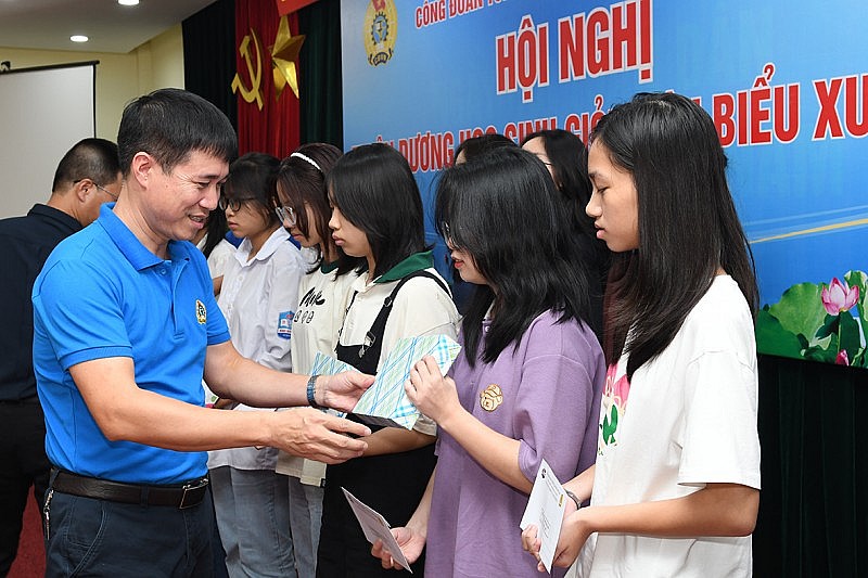 Công đoàn Tổng công ty Lilama tuyên dương học sinh giỏi năm học 2022-2023