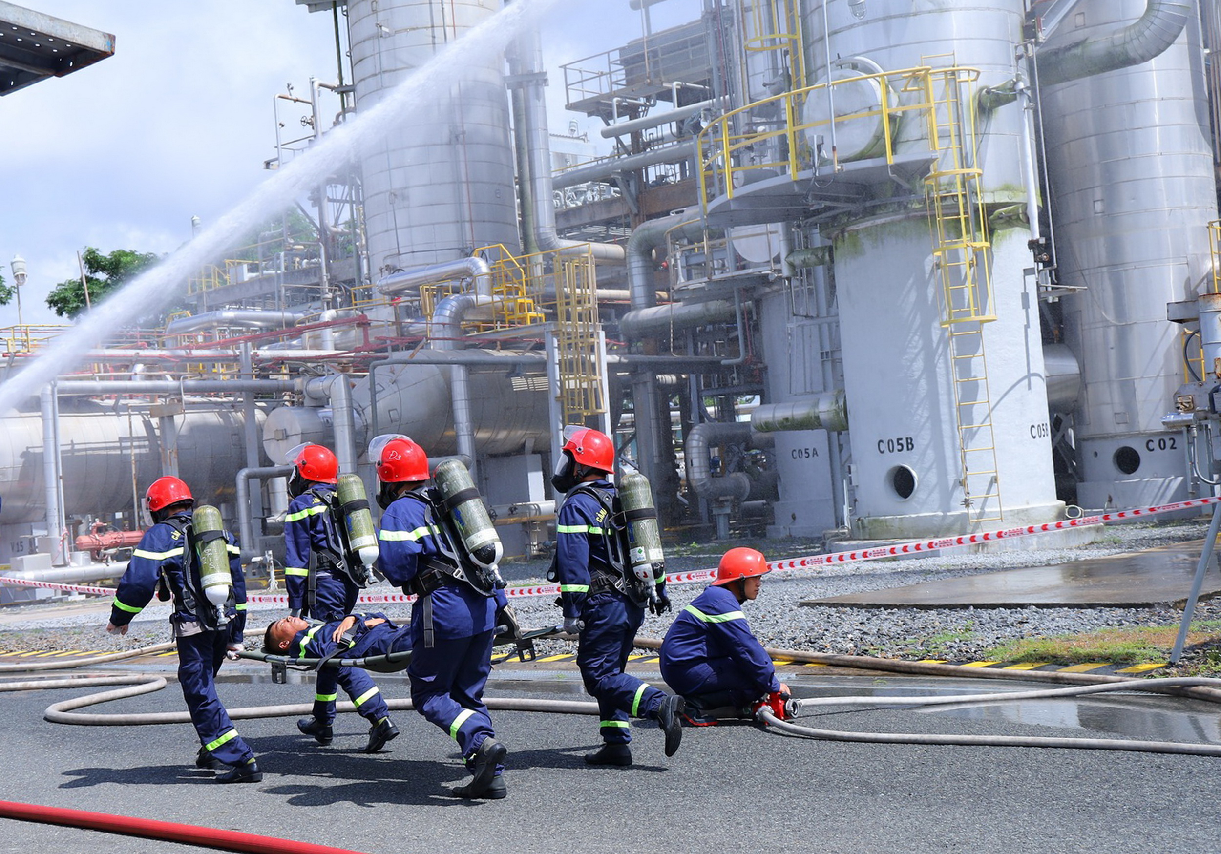 Phối hợp tổ chức các chương trình bảo đảm an ninh – an toàn công trình khí và cộng đồng dân cư Phối hợp tổ chức các chương trình bảo đảm an ninh – an toàn công trình khí và cộng đồng dân cư