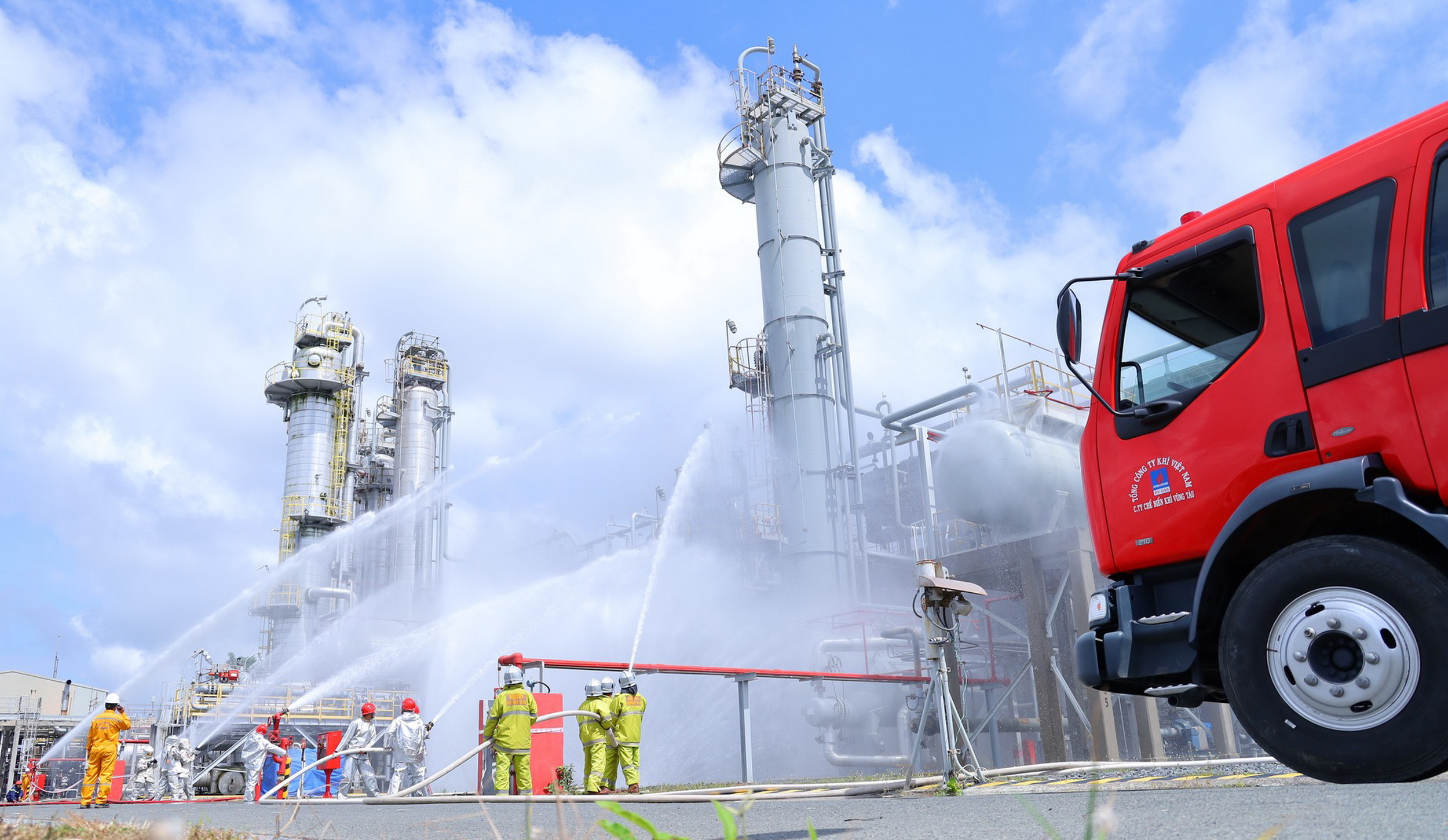 Phối hợp tổ chức các chương trình bảo đảm an ninh – an toàn công trình khí và cộng đồng dân cư Phối hợp tổ chức các chương trình bảo đảm an ninh – an toàn công trình khí và cộng đồng dân cư