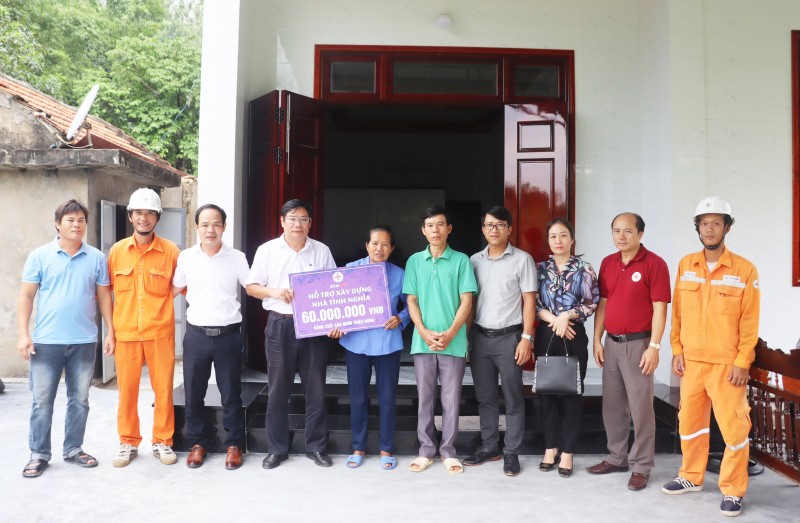 PC Quảng Bình: Trao tặng 4 nhà tình nghĩa cho gia đình hộ nghèo