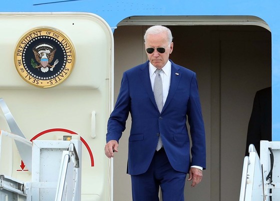 Tổng thống Hoa Kỳ Joe Biden đến sân bay quốc tế Nội Bài. Ảnh: TTXVN ảnh 1 Tổng thống Hoa Kỳ Joe Biden đến sân bay quốc tế Nội Bài. Ảnh: TTXVN ảnh 1