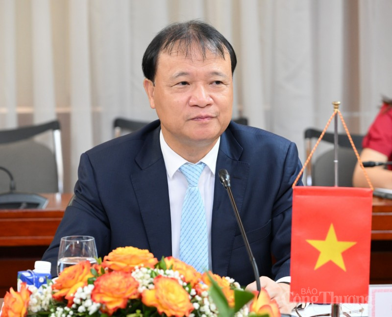 Bộ Công Thương làm việc với Hội đồng ngũ cốc Hoa Kỳ về phát triển nhiên liệu sinh học