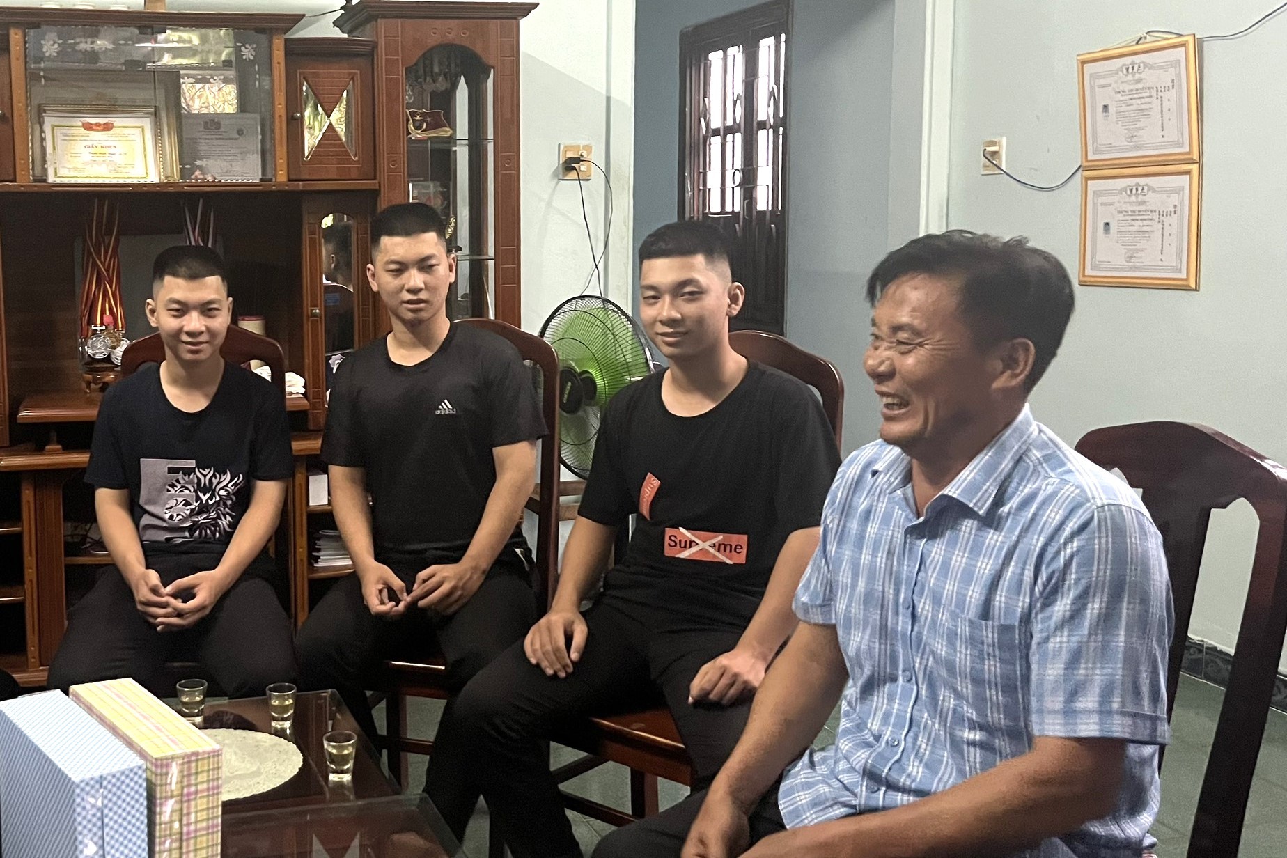 Ông Trịnh ... và Anh em sinh 3 gồm: Trịnh Minh Hạnh, Trịnh Minh Ngọc, Trịnh Minh Phúc Ông Trịnh ... và Anh em sinh 3 gồm: Trịnh Minh Hạnh, Trịnh Minh Ngọc, Trịnh Minh Phúc