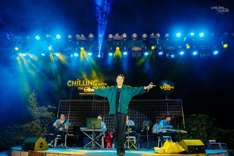 Trịnh Thăng Bình đi diễn show tại Tam Đảo. Ảnh Facebook cá nhân