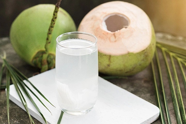 Nước dừa còn là một “chuyên gia” trong lĩnh vực làm đẹp  Nước dừa còn là một “chuyên gia” trong lĩnh vực làm đẹp