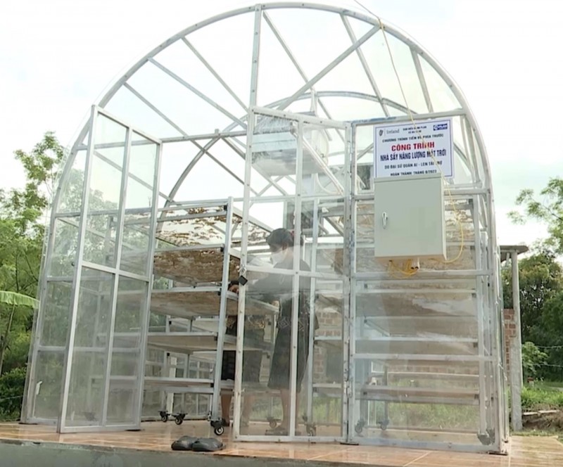 Phơi sấy măng rừng trong nhà năng lượng đem lại nguồn thu nhập ổn định cho đồng bào miền núi Quảng Trị Phơi sấy măng rừng trong nhà năng lượng đem lại nguồn thu nhập ổn định cho đồng bào miền núi Quảng Trị