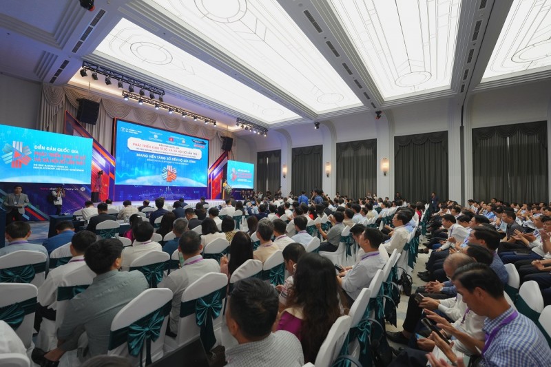 Diễn đàn quốc gia phát triển kinh tế số và xã hội số: Mang nền tảng số đến hộ gia đình Diễn đàn quốc gia phát triển kinh tế số và xã hội số: Mang nền tảng số đến hộ gia đình