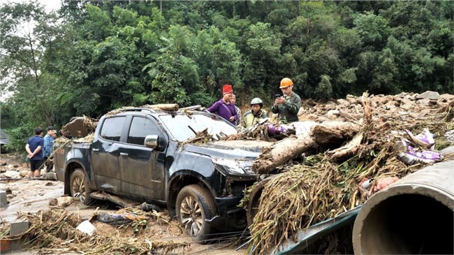 Thị xã Sa Pa: Chủ động ứng phó, tích cực tìm kiếm nạn nhân mất tích Thị xã Sa Pa: Chủ động ứng phó, tích cực tìm kiếm nạn nhân mất tích