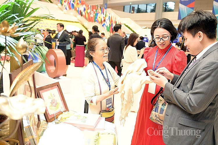 Trưng bày 110 sản phẩm OCOP tại Triển lãm ‘Khát vọng Việt Nam’ Trưng bày 110 sản phẩm OCOP tại Triển lãm ‘Khát vọng Việt Nam’