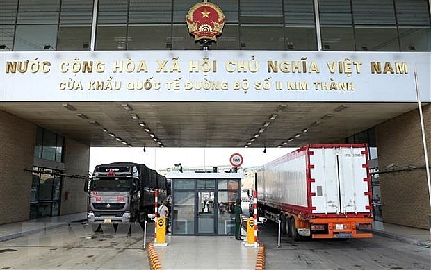 Xe chở quả vải tươi chờ làm thủ tục tại Cửa khẩu Quốc tế Đường bộ số 2 Kim Thành xuất khẩu sang Trung Quốc. (Ảnh: Quốc Khánh/TTXVN) Xe chở quả vải tươi chờ làm thủ tục tại Cửa khẩu Quốc tế Đường bộ số 2 Kim Thành xuất khẩu sang Trung Quốc. (Ảnh: Quốc Khánh/TTXVN)