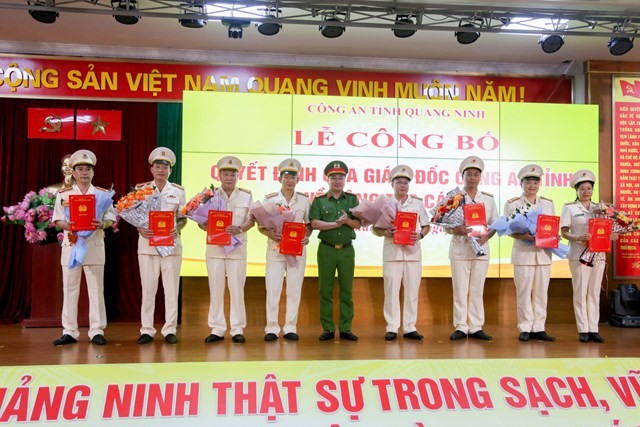 Thiếu tướng Đinh Văn Nơi điều động, bổ nhiệm lãnh đạo 11 đơn vị Thiếu tướng Đinh Văn Nơi điều động, bổ nhiệm lãnh đạo 11 đơn vị