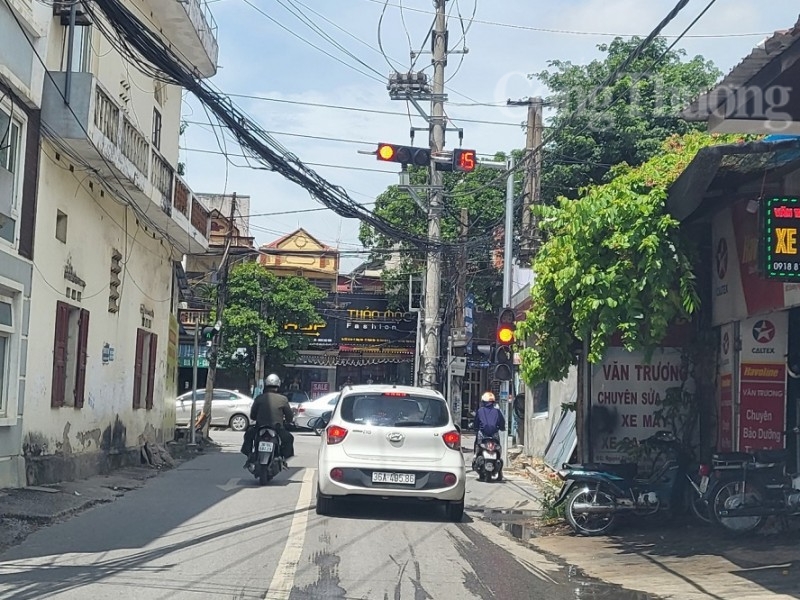 Thanh Hóa: Chỉ đạo quyết liệt việc di dời, giải quyết dứt điểm 3.120 cột điện dưới lòng đường Thanh Hóa: Chỉ đạo quyết liệt việc di dời, giải quyết dứt điểm 3.120 cột điện dưới lòng đường