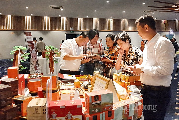 Gian hàng trưng bày sản phẩm bên lề Hội thảo Gian hàng trưng bày sản phẩm bên lề Hội thảo