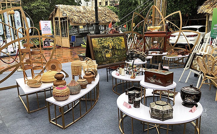 Các sản phẩm phẩm được trưng bày, quảng bá tại Hội chợ Các sản phẩm phẩm được trưng bày, quảng bá tại Hội chợ