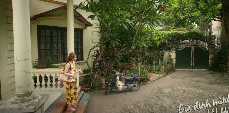 Phương bị cả gia đình bỏ lại trong chuyến đi du lịch. Ảnh chụp màn hình Phương bị cả gia đình bỏ lại trong chuyến đi du lịch. Ảnh chụp màn hình