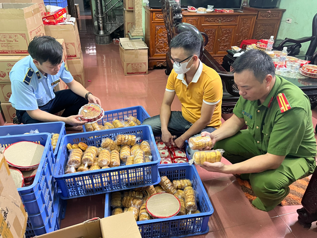 Kiểm soát chất lượng bánh Trung Thu, ngăn chặn vi phạm từ sản xuất hình ảnh 3 Kiem soat chat luong banh Trung Thu, ngan chan vi pham tu san xuat hinh anh 3
