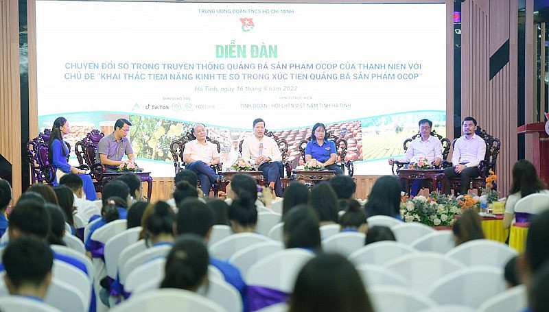 Toàn cảnh diễn đàn