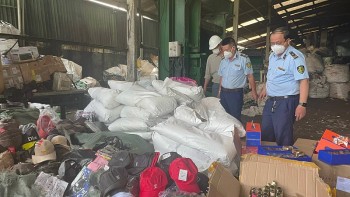 TP. Hồ Chí Minh: Tiêu hủy hàng chục nghìn sản phẩm giả mạo nhãn hiệu Zara, Gucci, Louis Vuitton