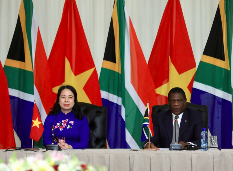 Phó Chủ tịch nước Võ Thị Ánh Xuân hội đàm với Phó Tổng thống Cộng hoà Nam Phi Paul Mashatile. Ảnh: TTXVN) Phó Chủ tịch nước Võ Thị Ánh Xuân hội đàm với Phó Tổng thống Cộng hoà Nam Phi Paul Mashatile. Ảnh: TTXVN)