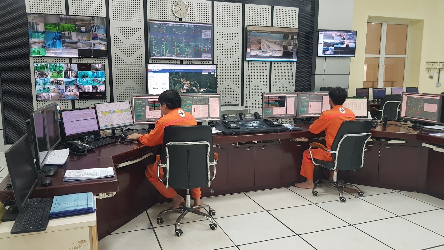 Vận hành tại phòng điều khiển trung tâm Vận hành tại phòng điều khiển trung tâm
