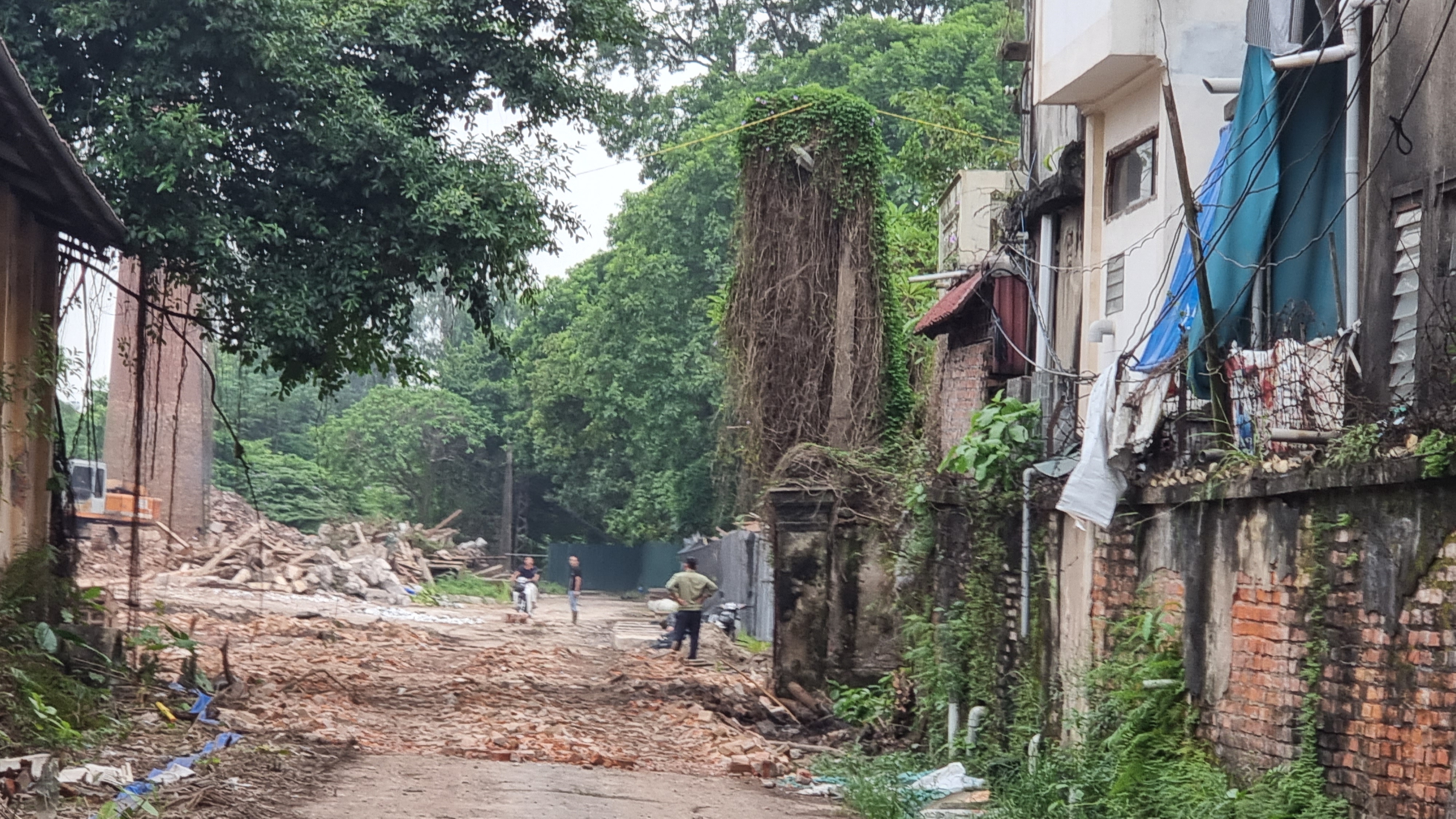 Công ty CP Sứ Hải Dương đang bị phá dỡ. Ảnh Vĩnh Quân