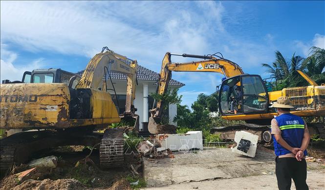 Cưỡng chế đối với 14 trường hợp vi phạm về đất đai trên đảo Phú Quốc