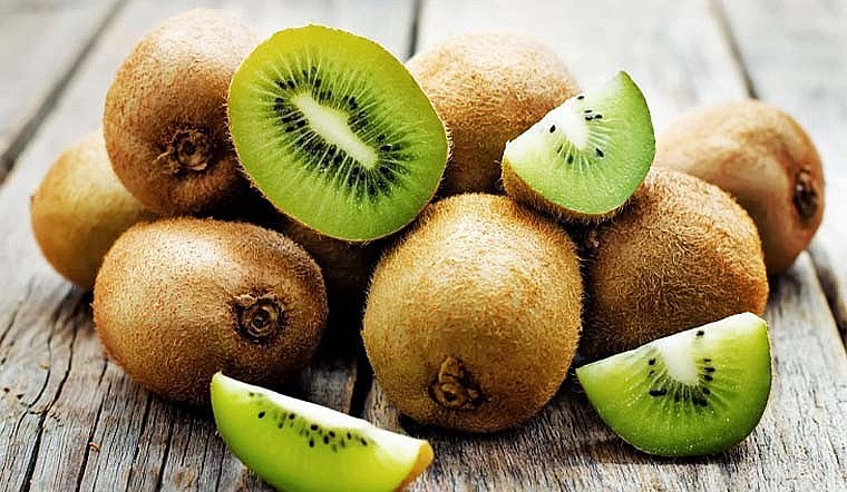Một quả kiwi cỡ trung bình cung cấp tới 97% lượng vitamin C. Ảnh minh họa Một quả kiwi cỡ trung bình cung cấp tới 97% lượng vitamin C. Ảnh minh họa