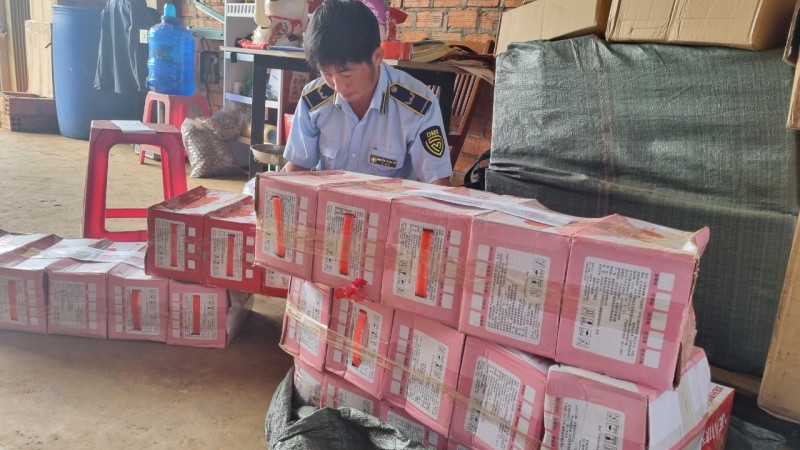 Đội Quản lý thị trường số 1, Cục QLTT tỉnh Gia Lai thu giữ 3.200 chiếc bánh trung thu không rõ nguồn gốc, xuất xứ Đội Quản lý thị trường số 1, Cục QLTT tỉnh Gia Lai thu giữ 3.200 chiếc bánh trung thu không rõ nguồn gốc, xuất xứ