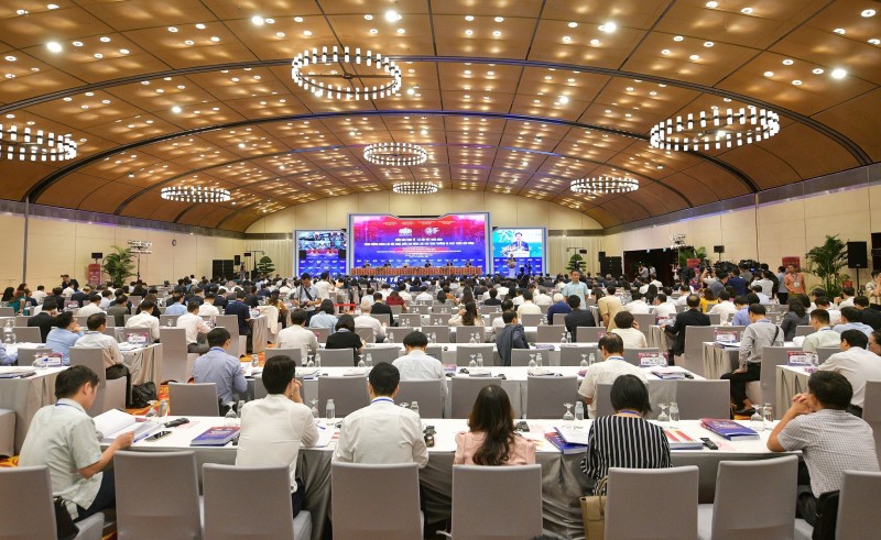 Chủ tịch Quốc hội Vương Đình Huệ phát biểu khai mạc và chỉ đạo Diễn đàn Kinh tế - Xã hội năm 2023 Chủ tịch Quốc hội Vương Đình Huệ phát biểu khai mạc và chỉ đạo Diễn đàn Kinh tế - Xã hội năm 2023