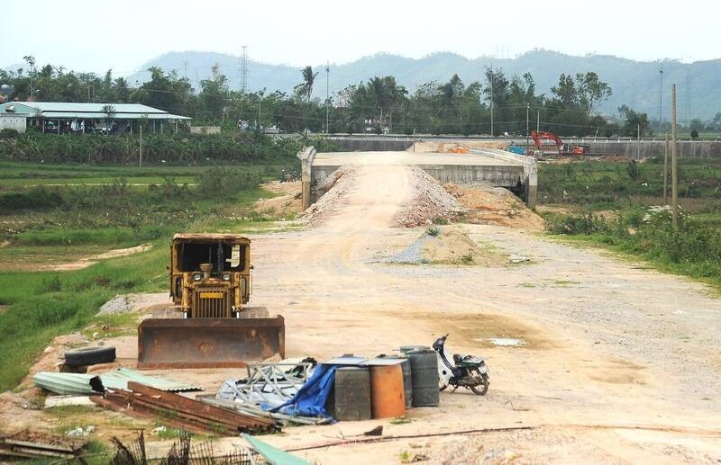 Cận cảnh loạt công trình trăm tỉ "đắp chiếu" tại Quảng Nam