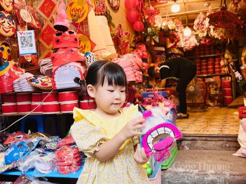 Nhộn nhịp thị trường đồ chơi trung thu truyền thống tại phổ cổ Hà Nội Nhộn nhịp thị trường đồ chơi trung thu truyền thống tại phổ cổ Hà Nội