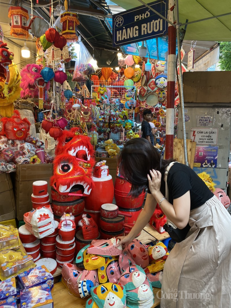 Nhộn nhịp thị trường đồ chơi trung thu truyền thống tại phổ cổ Hà Nội Nhộn nhịp thị trường đồ chơi trung thu truyền thống tại phổ cổ Hà Nội