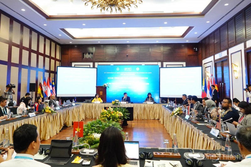 ASEAN ứng phó và xử lý tin sai sự thật trên không gian mạng ASEAN ứng phó và xử lý tin sai sự thật trên không gian mạng