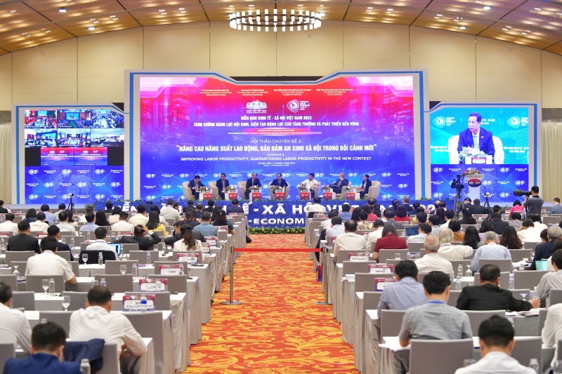 Chuyên đề 2 với chủ đề “Nâng cao năng suất lao động, đảm bảo an sinh trong bối cảnh mới” Chuyên đề 2 với chủ đề “Nâng cao năng suất lao động, đảm bảo an sinh trong bối cảnh mới”