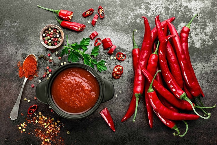 Việc ăn thức ăn cay liên tục cũng ảnh hưởng không nhỏ đến làn da. Ảnh minh họa Việc ăn thức ăn cay liên tục cũng ảnh hưởng không nhỏ đến làn da. Ảnh minh họa