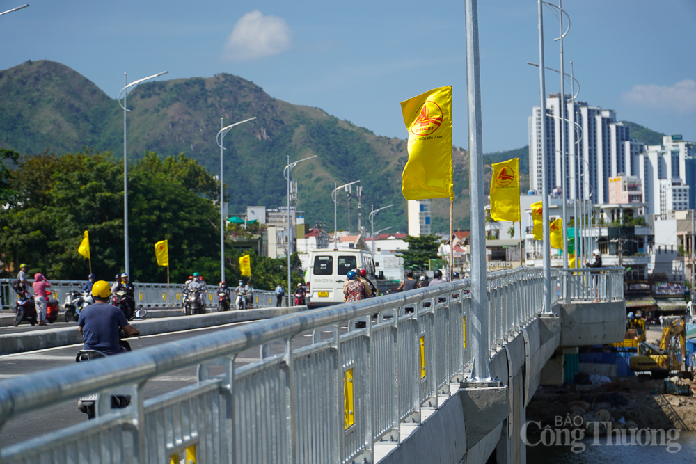 Khánh Hòa: Chính thức đưa vào khai thác cầu Xóm Bóng Khánh Hòa: Chính thức đưa vào khai thác cầu Xóm Bóng