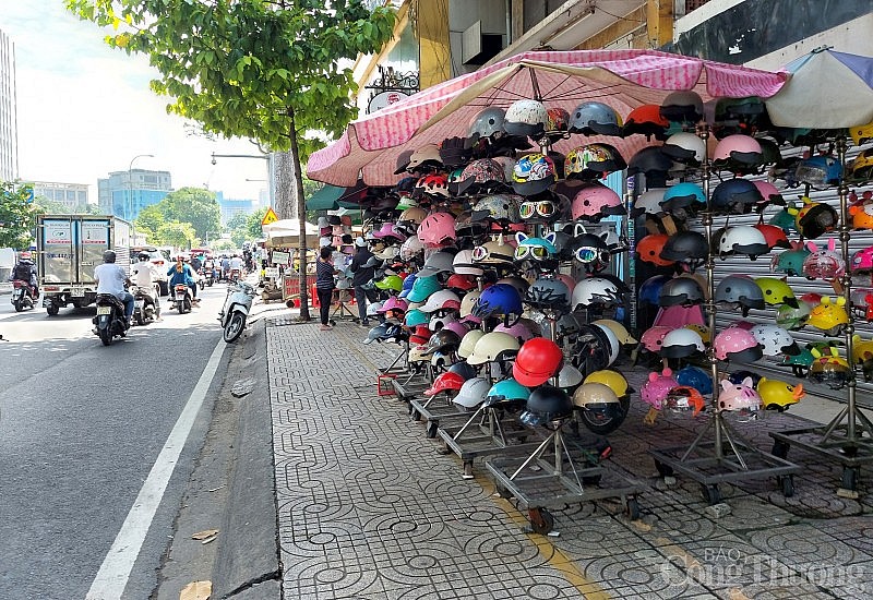 TP. Hồ Chí Minh quản lý việc cấp phép, thu phí sử dụng tạm thời lòng đường, hè phố như thế nào? TP. Hồ Chí Minh quản lý việc cấp phép, thu phí sử dụng tạm thời lòng đường, hè phố như thế nào?